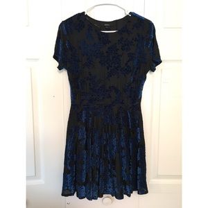 Black and Blue Floral Velvet Forever21 L Dress